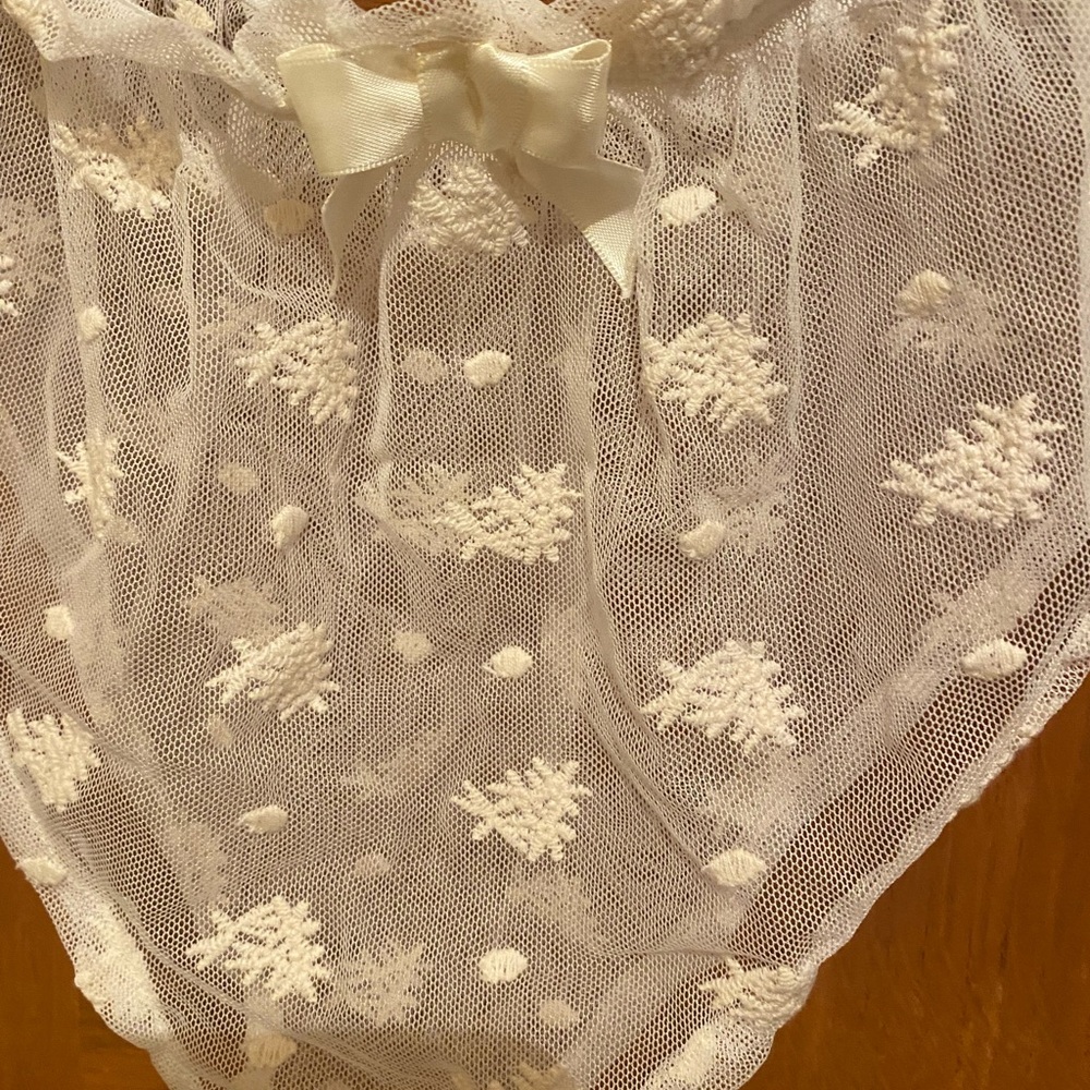 Elegant sheer beige lace robe with lace panties and satin sleeping gown. - Picture 6 of 14